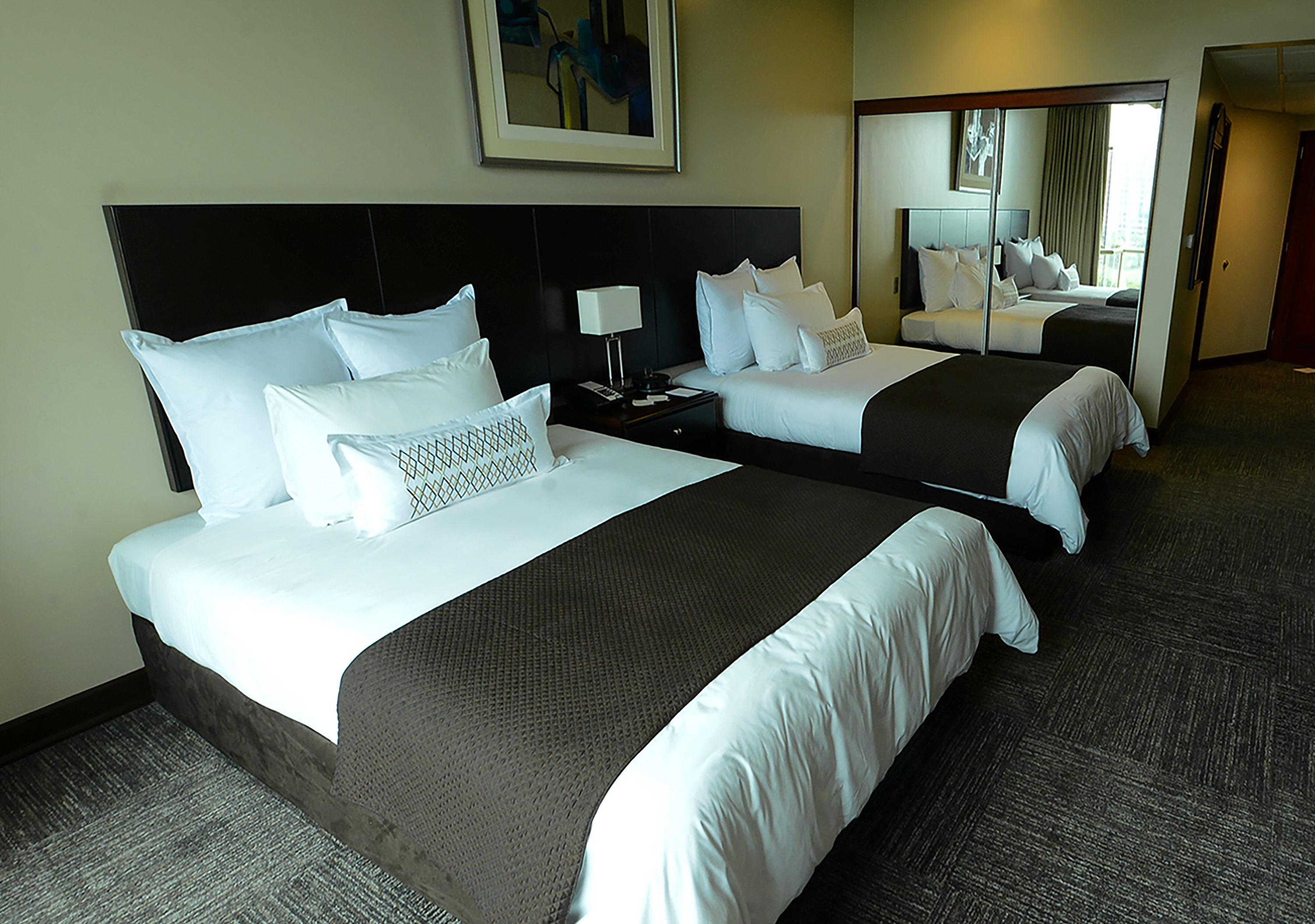 Delfines & Convention Center Hotel