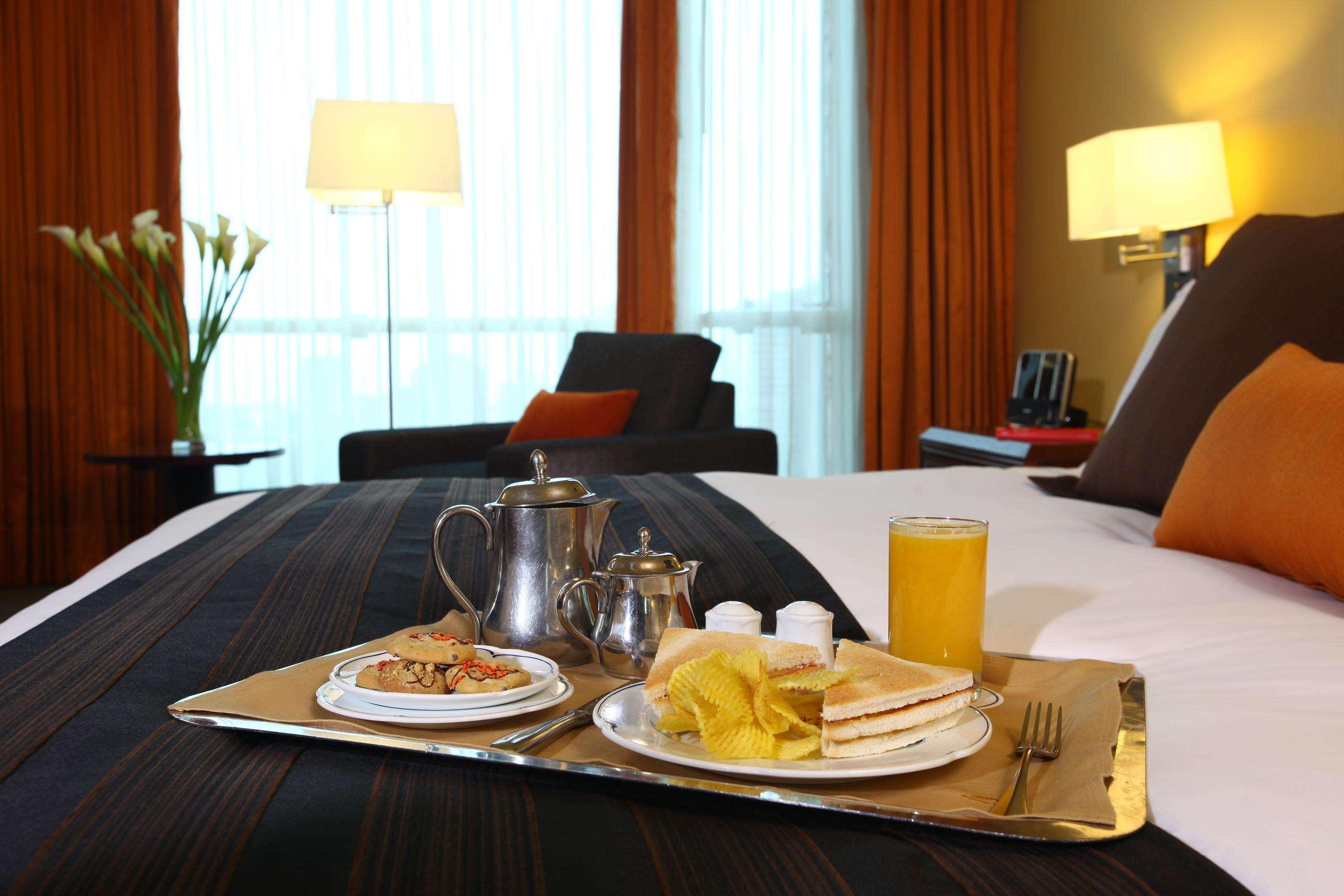 Delfines & Convention Center Hotel