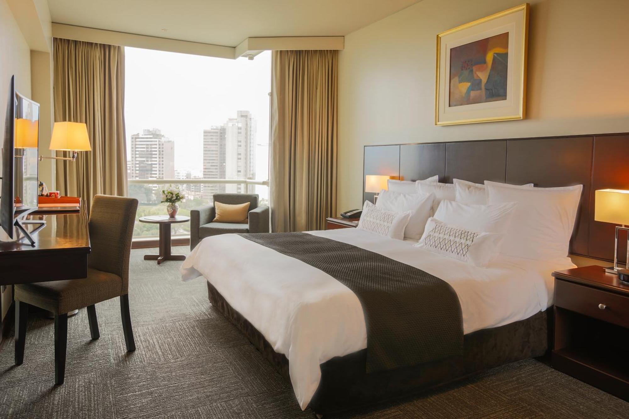 Delfines & Convention Center Hotel 5*