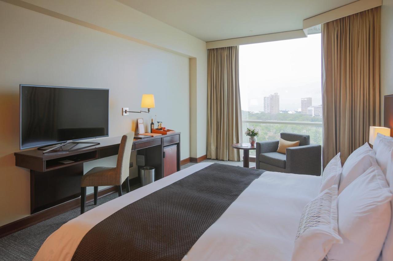 Hotel Delfines & Convention Center