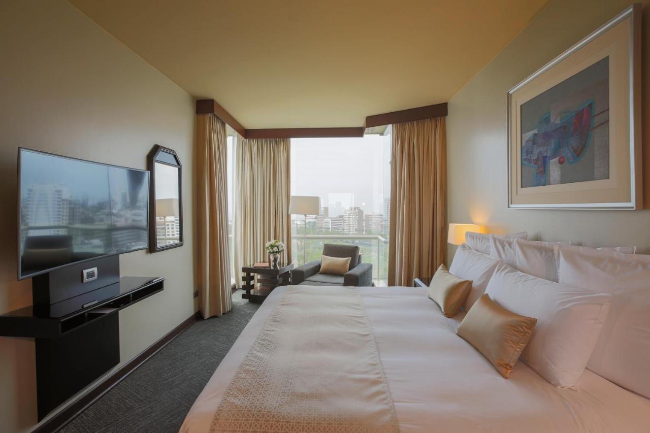 Delfines & Convention Center Hotel